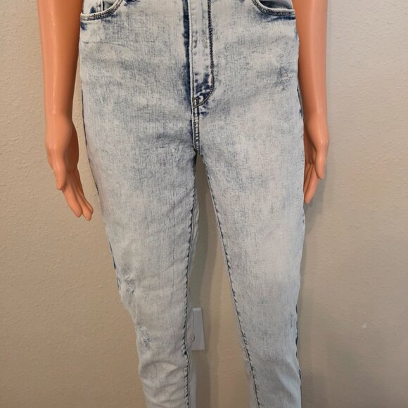 Levi's Denizen Mom Jeans, size 7, inseam is 25". - Picture 2 of 12
